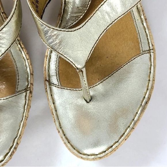 ⭐️$3/ $30⭐️ Born Leather Gold Thong Cork Wedge Cushioned Sandals Sz 39/8 - Picture 10 of 13